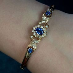 Vintage Jewels Rings, Blue Vintage Jewelry, Sapphire Gold Jewelry, Gold Bracelet Vintage, Victorian Sapphire Ring, Gold And Blue Bracelet, Antique Jewelry Aesthetic, Sapphire Jewelry Aesthetic, Antique Bracelets Gold