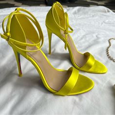 Aldo Brand New Never Used Matching Shoes & Clutch Purse Set Yellow/Lime Green Color Shoe Size: 8.5 Us/ 39 Eur Heel Height: 4.5” Purse Dimensions: 11” X 5” Chain Strap And Wristlet Handle Included #Heels #Aldo #Clutch #Sandal #Summer Aldo Shoes Women, Mermaid Heels, Gold Block Heels, Gold Strappy Heels, Taupe Heels, Aldo Heels, Matching Shoes, Yellow Lime, Black Leather Pumps