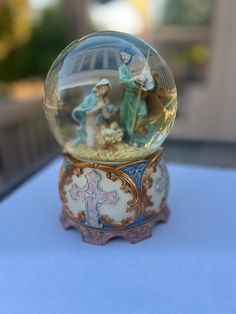 Vintage, The San Francisco Music box Company music box Nativity water globe 120 mm. Oh Holy night song. Excellent condition.                                                                      DISCLOSURE  I personally pick the items I sell on my shop. I cleaned and disinfected them as best as possible. The items I sell are vintage and antiques. Please note that vintage items are not perfect. I tried to disclose all the details plus I upload 10 pictures and 1 video as part of the description. Pl Snow Dance, Night Song, Oh Holy Night, Christmas Cardinals, Box Company, Water Globes, Holy Night, 10 Picture, Vintage Christmas Decorations