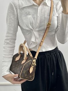 Sac Louis Vuitton, Monogram Outfit, Lv Purse, Surprise Me