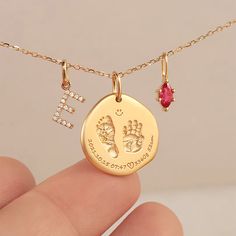 💞The Baby Handprint and Footprint Necklace is a precious keepsake, meticulously crafted in 10K/14K/18K solid gold and PT950 to capture a lifetime of memories. Available in size：15*15mm. Each piece embodies the cherished bond between parent and child. ❣Side stones: Upgradeable to diamond for a fee of $349. or upgrade to natural gemstone for a fee of $119.   Customizable with engravings on both sides, this necklace offers a truly personal touch. Whether it's your baby's actual footprints or handprints, significant dates, or names, you can personalize it to commemorate your most treasured moments. Ideal for new parents or as a heartfelt gift for loved ones, this necklace is a timeless treasure that will be cherished for years to come. Capture the essence of love and joy with this exquisite p Baby Jewelry Gold Newborn, Footprint Necklace, Gift For Newborn, Baby Handprint, Baby Necklace, Gold Baby, Handmade Jewelry Gift, Keepsake Jewelry, Baby Keepsake