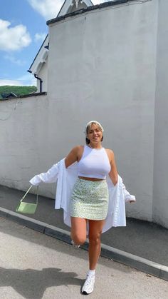 30 Cute Summer Outfits to Try: Adorable and Easy Styles for 2024 Chubby Girl Outfits, Summer Outfits Curvy, Mid Size Fashion, Plus Size Summer Outfits, Look Plus Size, Plus Size Outfit, Europe Outfits, Stylish Summer Outfits, Girls Summer Outfits