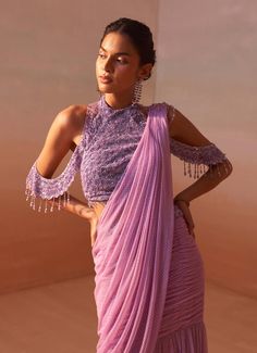 Capture attention with this lilac ombre leather printed net pre-draped sari, accompanied by a stylish halter blouse adorned with sequins beadwork. A striking ensemble for those who love to stand out. Pre Draped Saree, Ombre Saree, Dhoti Saree, Cotton Sarees Handloom, Draped Saree, Net Embroidery, Leather Embroidery, Halter Blouse, Drape Saree