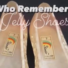 there is a pair of white shoes with the words who remembers jelly shoes on them