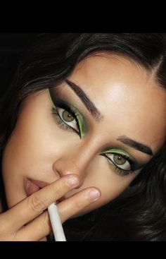 Aquarius Makeup Aesthetic, Elphaba Makeup Subtle, Wicked Makeup Elphaba, Elphaba Inspired Makeup, Wicked Inspired Makeup, Wicked Makeup Looks, Lime Green Eyeshadow Looks, Shego Makeup, Elphaba Makeup