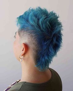 50 Hottest Alternative Hairstyles to Consider Right Now Hairstyle Mohawk, Alternative Hairstyles, Carrot Hairstyles, Mohawk Haircut, Hairstyles Trending, Pixie Haircut Styles, Belle Hairstyle, Shaved Hair Designs