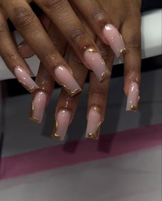 White And Gold Birthday Nails, 21st Bday Nails, Gold Nails Prom, Matching Nails, Stunning Tattoos, Birthday Vibes, Golden Nails, Gold Nail Designs