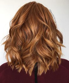 IG: hairbynoora Medium Wavy Bob, Red Bob Hair, Wavy Bob Long, Classic Bob Hairstyle, Asymmetrical Bob Haircuts, Wavy Bob Hairstyles, Wavy Bob, Medium Curly Hair Styles, Wavy Bobs