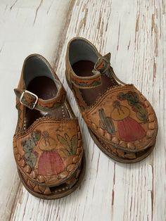 vintage baby huarache sandals brown leather Mexico. Tagged size 4 6-12 months ****see measurements to be sure Approx 5.5” heel to toe Brown Hand Tooled Huarache Sandals Closed Toe, Brown Hand Tooled Open Toe Huaraches, Brown Hand-tooled Open Toe Huaraches, Brown Hand-tooled Slip-on Huarache Sandals, Huarache Sandals, Brown Leather Sandals, Brown Sandals, 12 Months, Mary Jane Sneaker