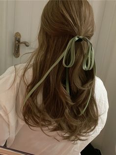 Hair Cloth Tie, Green Ribbons In Hair, Green Hair Tie, Green Bows For Hair, Hair Bow Scrunchie, Green Bow Hairstyle, Evermore Hair, Hairstyles For Confirmation, Hairstyles Tied Up