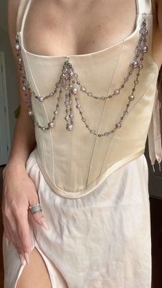 Corset Piercing Chest, Fashion Corset Outfit, Corset With Beads, Corset Over Blouse, Bejewelled Corset, Corset Looks Outfit, Jewelry Corset, Corset With Pearls, Pearl Corset Top