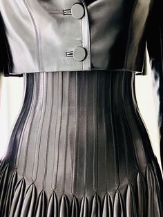 Ropa Upcycling, Detail Couture, Azzedine Alaïa, Fashion Portfolio, Couture Details, Leather Corset, Looks Style