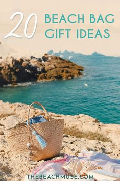 Get ideas about things to put in a beach bag gift with this guide! From sunglasses to accessories pouch and cute beach towels, I share with you my top 20 ideas for the perfect gift. You'll also some recommendations for cute beach bags!
items for beach bag gift | beach bag gift basket summer | beach bag gift basket ideas Beach Goody Bag Ideas, Casual Cheap Beach Bag As Gift, Beach Trip Gift Basket Ideas, Beach Trip Favors, Beach Goodie Bags