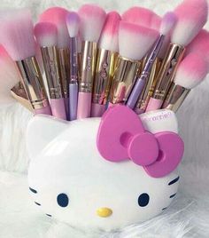 the hello kitty makeup brush holder is filled with brushes