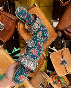 Keep Smile, South Asian Aesthetic, Indian Shoes, Desi Love, Desi Fashion Casual, Traditional Indian Outfits, Printed Jewelry, Indian Aesthetic