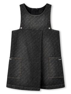 black stretch-cotton washed denim all-over logo print contrast stitching scoop neck sleeveless silver-tone 4G logo plaques two side patch pockets front slit curved hem rear zip fastening Printed Denim Dress, Comfortable Casual Outfits, Denim Apron, Girls Robes, Dress With Jean Jacket, Teen Boy Outfits, Girls Casual Dresses, Dolce And Gabbana Kids, Apron Dress