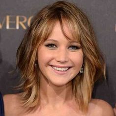 flequillo grafilado cara redonda Jennifer Lawrence Haircut, Long Graduated Bob, Jennifer O'neill, Jennifer Lawrence Hair, Peinados Hair Styles, Oval Face Haircuts, Oval Face Hairstyles, Layered Bob Hairstyles, New Haircuts