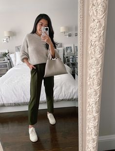 Work Outfits Sneakers Women, Professional Sneakers Work Outfits, Work Outfit Sneakers Women, Business Casual Footwear Women, Work Pants With Sneakers, Business Sneakers Women, Sneakers Work Outfit Business Casual, Women’s Casual Work Outfits, Sneakers At Work Outfits