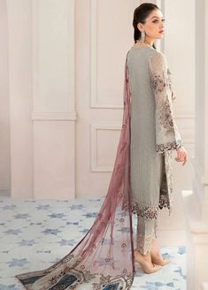 Traditional Party Wear, Pakistani Boutique, Pakistani Designer Clothes, Organza Sleeves, Designer Salwar, Chiffon Collection, Embroidered Chiffon, Designer Salwar Suits, Luxury Wear