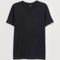 This Black Jersey Cotton T-Shirt Is From The Men With X H&M Collaboration. It’s Not Fitted But Slightly Tapered At The Waist And Has The Classic Men With Mw Motif On The Front Left Side. Dress It Up Or Wear It Casually. It's Perfect For Any Closet. If You Don’t Know Men With Go Look Them Up On Instagram Now They Post The Latest And Greatest Things “Men With” Style Should Know About. Fashion, Food, Culture. Thank Me Later. H&m Relaxed Fit T-shirt For Streetwear, H&m Cotton Streetwear T-shirt, H&m Cotton T-shirt For Streetwear, H&m Cotton Tops For Streetwear, H&m Cotton Short Sleeve Tops, H&m Classic Relaxed Fit Top, Casual Black H&m Tops, H&m Cotton Crew Neck T-shirt, H&m Cotton T-shirt With Graphic Print