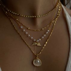 - Shell pendant necklace

- Pearl

- Hand painted enamel

- Flat link chain

- Length: 16" + 2" extender Evry Jewels, Jewel Necklace, Jewelry Accessories Ideas, Classy Jewelry, Styl Boho, Jewelry Lookbook, Stacked Jewelry, Hollywood Walk Of Fame, Walk Of Fame