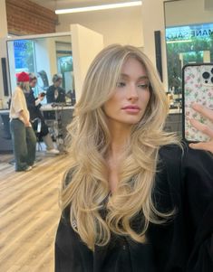 Long Blonde Hair With Layers And Curtain Bangs, Salon Style Blowout, Victoria Secret Blowout, Beach Wave Blowout, Blonde Balayage Layers, Blake Lively Blonde, Blowout Hair Blonde, Long Layers Blowout, Voluminous Straight Hair