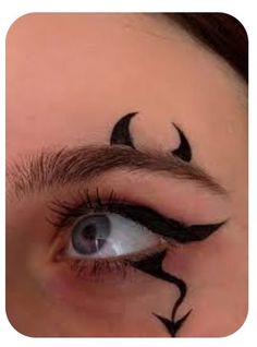 Maquillage Halloween Simple, Portret Feminin, Halloweenský Makeup, Holloween Makeup, Eyeliner Designs, Cute Halloween Makeup, Halloween Makeup Pretty, Halloween Eye Makeup