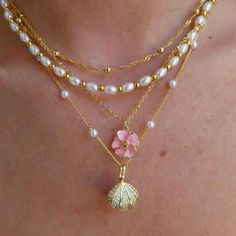 #etsy Pretty Jewellery Aesthetic, Tropical Jewelry Aesthetic, Beach Vibe Necklaces, Cute Beach Necklaces, Cute Summer Accessories, Dainty Necklace For Vacation, Gold Beach Jewelry With Flower Charm, Gold Jewelry With Flower Charm For Beach, Summer Beach Flower Necklace With Charm