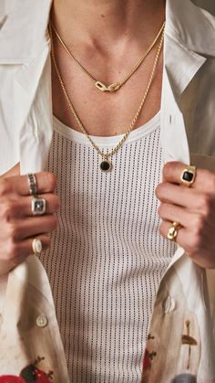 Men Necklaces Aesthetic, Jewellery Men Aesthetic, Mens Jewelry Aesthetic Gold, Man Jewelry Aesthetic, Jewelry Men Aesthetic, Men Wearing Jewelry, Men Necklace Aesthetic, Jewelry On Men, Guy Necklaces