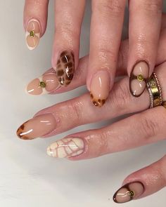 Nails nailart leopard gems brown nudes Nails Blended Colors, Brown Outfit Nails, Nail Inspo Designs Almond, Nails Cool Girl, Fall Nails Birthday, Brown Snake Skin Nails, 3d Leopard Nails, Warm Tone Nails Design, Nail Inspiration Trendy