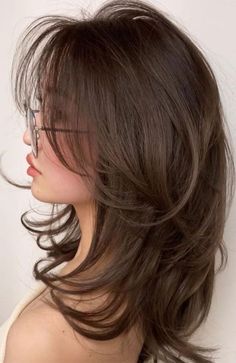 New Hair Color Trends, Medium Hair Cuts, Hair Inspo Color, Medium Length Hair Cuts