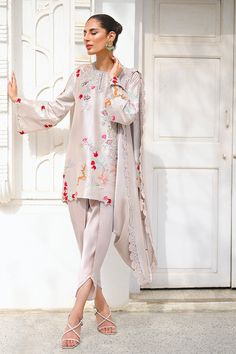 This lamé shirt is composed with detailed resham work and appliquéd motifs on a base of mauve chalk. This elegant look of this silhouette is enhanced with deer motifs and a pre-draped lamé dupatta. Style it with a matching charmeuse tulip shalwar. Mauve Pants Outfit Work, Mauve Pants Outfit, Mauve Pants, Tulip Shalwar, Designer Suits For Wedding, Pants Outfit Work, Diy Dresses, Smart Casuals, Special Outfits