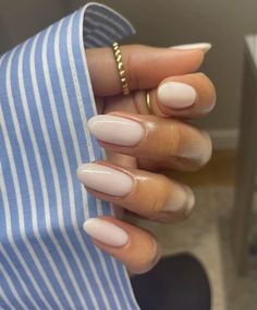 Neutral Nail Ideas Classy, Nail Inspo Brown Skin, Blonde Clean Girl, Neutral Nail Inspiration, Classy Neutral Nails, Nails Natur, Creme Nails, Rhode Aesthetic, Neutral Nail Colors