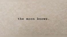 an old typewriter with the words'the moon knows'written on it in black ink