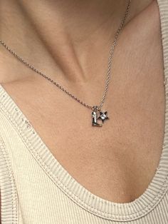 DETAILS
Base Material: Copper
Plating Material: Sterling Silver
Plating Process: Double Plating Silver Star Necklace With Delicate Chain, Delicate Sterling Silver Star Necklace, Star Outline Necklace Silver, Star Necklace Silver Y2k, Silver Star-shaped Metal Necklace