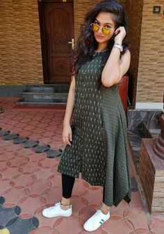 Angarkha Kurti, Anarkali Design, Kurthi Design, Kurti Casual, Trendy Cotton Tops, Stylish Lehenga, Color Kurti, Frock Models, Kurti Sets