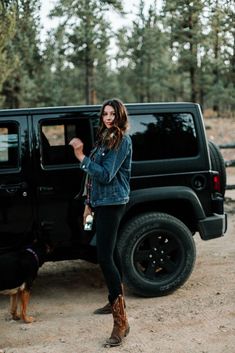 Barn Outfits, Western Fall Outfits, Western Boot Outfit, Cowboy Boots Women Outfits, Cowboy Boot Outfits, Western Boots Outfit, Cowgirl Boots Outfit, Red Cowboy Boots, Jeep Girls