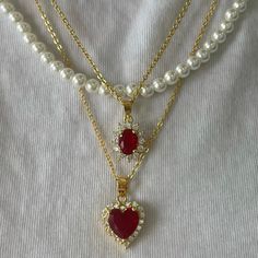 This baby is our prized possession! Get ready to match with your best friend wearing our stunning Possession necklace, available in many different colors. Heart Necklace Aesthetic Silver, Gold Rings Color, Friend Rings Matching, Gold Jewelry With Diamonds, Cute Heart Fashion, Pink And Red Necklace, Tiffany Lock Necklace, Gold Jewelry Red Dress, Where To Buy Necklaces