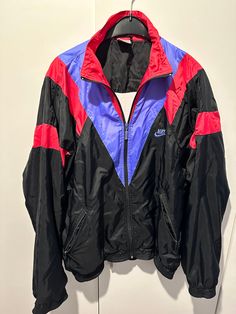 Nike Air Jacket Windbreaker Size L Retro Vintage Training Jacket Track JACKET Air Good condition! Good condition! Our pictures are original photos of the item offered. Our items may show slight signs of use and wear as most items are from the 90s or vintage. If there are serious defects in items, these will be clearly marked in the photos. Please take into account that the colors may vary depending on your monitor. All of our items have been thoroughly cleaned at least once while in our care. De Vintage Long Sleeve Sports Outerwear, Retro Nylon Outerwear For Streetwear, Retro Black Track Jacket With Pockets, Vintage Nylon Outerwear For Streetwear, Retro Outdoor Track Jacket With Long Sleeves, Vintage Black Track Jacket With Pockets, Black Vintage Track Jacket With Pockets, Retro Long Sleeve Nylon Outerwear, Vintage Nylon Long Sleeve Outerwear