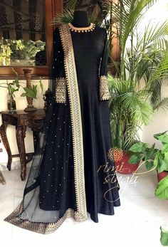 Nikkah Dress, Pakistani Dresses Casual, Salwar Kamiz, Indian Gowns Dresses, Kurti Designs Party Wear, Party Kleidung, Pakistani Bridal Dresses, Indian Gowns, Designer Party Wear Dresses