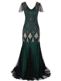 20'S GREEN SEQUIN GATSBY LONG DRESS

 This 20s Green Sequin Gatsby Maxi Dress is a truly unique and special piece. Its elegant and retro cut, and its design with quality materials, make it wonderfully vintage and glamorous . The sparkling gold sequins that adorn this dress give it a festive touch. This dress will be perfect for parties or special occasions. With its luxurious appearance, it will attract all eyes on you!



 Material: Polyester

 Hand washable

 Color: Green

 High quality finish

 Free Shipping




 ✂ SIZE GUIDE (in cm) 









 SIZE



 CHEST SIZE


 WAIST SIZE


 LENGTH 






 S


 84

 68

 158 






 M


 88

 74

 159 






 L


 94

 80

 160 






 XL


 100

 84

 160 






 XXL


 106

 86

 161 Style Année 20, Retro Stage, Vestidos Retro, Long Sequin Dress, Gatsby Dress, Vintage Black Dress, Lace Dress Vintage, Womens Prom Dresses, Sequin Evening Dresses