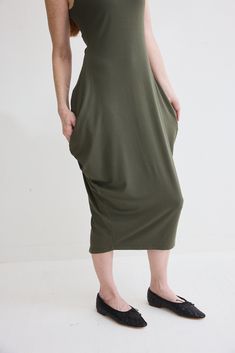 Turn heads in this chic sleeveless dress and its flattering silhouette. Pair with your favorite heels or dress down with casual sneakers. Sleeveless Tapered silhouette Midi length V-neck Casual Green Midi-length Sleeveless Dress, Casual Stretch Longline Dresses, Casual Longline Stretch Dresses, Casual Stretch Midi Dress Longline, Casual Green Stretch Sleeveless Dress, Casual Sleeveless Knee-length Stretch Dress, Casual Stretch Sleeveless Knee-length Dress, Modern Green Summer Dress, Versatile Summer Midi Dress With V-neck