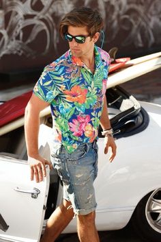 Mens Fashion Vintage, Hawaiian Print Shirts, Men's Outfits, Tropical Shirts, Floral Fashion, Male Fashion, Mens Hawaiian Shirts, Summer Floral