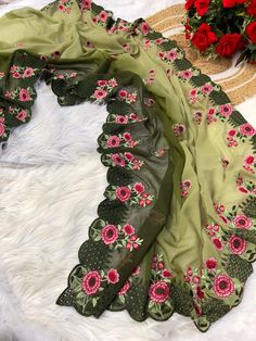 *New Launch 😻*
*Neesha 🔥*
*At just 1350*
Pure soft georget silk pedding saree with embroidery thread work with cutwork nd aarco

Paired with work unstich mono silk blouse 

*😍Amazing 5 colours😍*



Premium Quality 
Ready stock