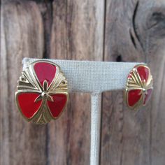 "80s or maybe 90s gold tone chunky red enamel Art Deco flair earrings. Stud backs. Light enough to be comfy--one weighs the equivalent of a nickel.  They are 1\" long x 3/4\" wide at widest part Deadstock, nice and bright with no real flaws." Red Enamel Clip-on Jewelry, Red Enamel Clip-on Earrings, Red Retro Metal Jewelry, Retro Red Metal Jewelry, Red Enamel Vintage Earrings, Vintage Red Enamel Earrings, Enamel Art, Oval Earrings, Oval Earring