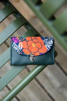 Women's purse attaches Camille schoolbag in pine green imitation leather and multicolored flower printed fabric Practical due to its small and roomy size, the gusseted coin purse is organized: - 4 compartments including one zipped - Closure with a satchel clip - Coins, notes, identity cards, loyalty cards, all your papers will find their place in this compact wallet - Bi material: imitation leather (waterproof!) and printed cotton fabric - Dimensions: height 9.5 cm and width 14 cm. * In the same Green School Satchel, Green Travel Pouch Wallet, Green Travel Wallet Pouch, Green Wallets With Removable Pouch, Green Wallets With Pouch, Green Wallets Perfect As Gifts, Green Pouch Coin Purse For Everyday, Green Satchel With Removable Pouch For School, Green Everyday Pouch Coin Purse