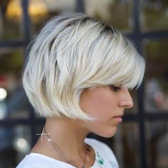 Short Platinum Bob With Bangs Platinum Bob, Kort Bob, Short Textured Hair, Layered Bob Short, Layered Bob Haircuts, Short Shag