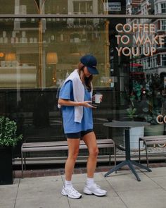 How to Wear a Baseball Cap Like a Stylish Grown-Up | Who What Wear UK Baseball Hat Outfit, Mode Casual, Looks Street Style, Athleisure Outfits, Outfits With Hats, Mode Inspo, Sporty Outfits, 가을 패션, Looks Style