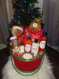 Our Limited Edition Holiday Scents Gift baskets are filled with goodies. Each basket contains a holiday themed blanket, an 8oz Shea Butter body cream, Shower Gel, Body Spray, Soap, Candle, Loofah, gift bag with Samples, Lip balm & so much more. Butter Body Cream, Spa Gift Basket, Holiday Scents, Relax Spa, Shea Body Butter, Spa Gift, Skin Care Gifts, Spa Kit, Sweet Scents