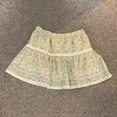 This Nice New With Tags Jennifer & Grace Boho Floral Shorter Skirt Comes To You In A Size Xl. As You Can See Such A Cute Throwback 90s Style Short Boho, Lululemon Skirt, Hot Skirts, Long Denim Skirt, Boho Skirt, Juicy Couture Charms, Boho Skirts, 90s Style, Floral Short